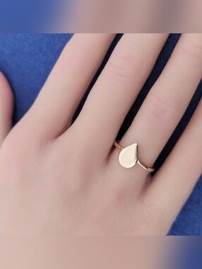 Vintage 14k Gold Dainty Pear Shaped Ring Size 6.25